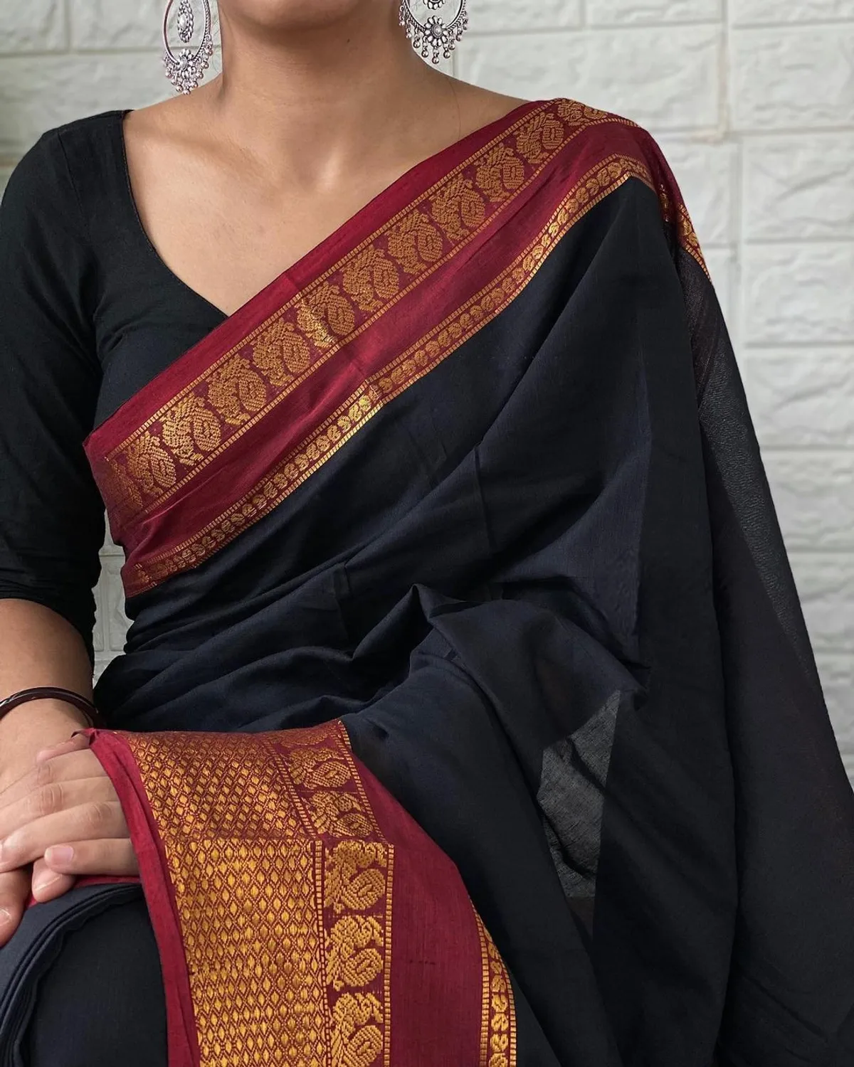 Black Narayanpet Pure Handloom Cotton Sarees with Running blouse piece (Black)
