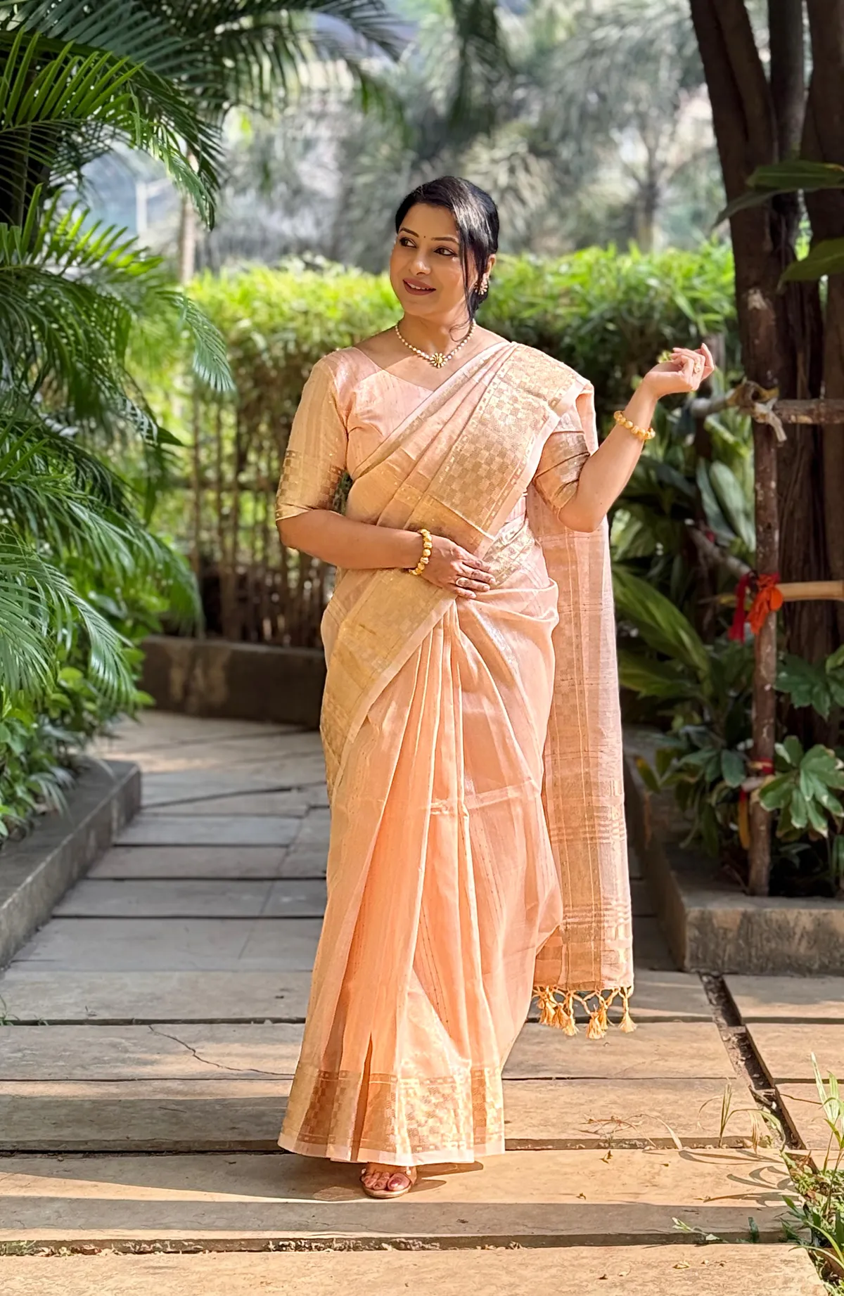 Soft Tissue Silk sarees with Beautiful Weaving With Attractive Border & Rich Pallu With Sequence And Running Blouse With Tassels