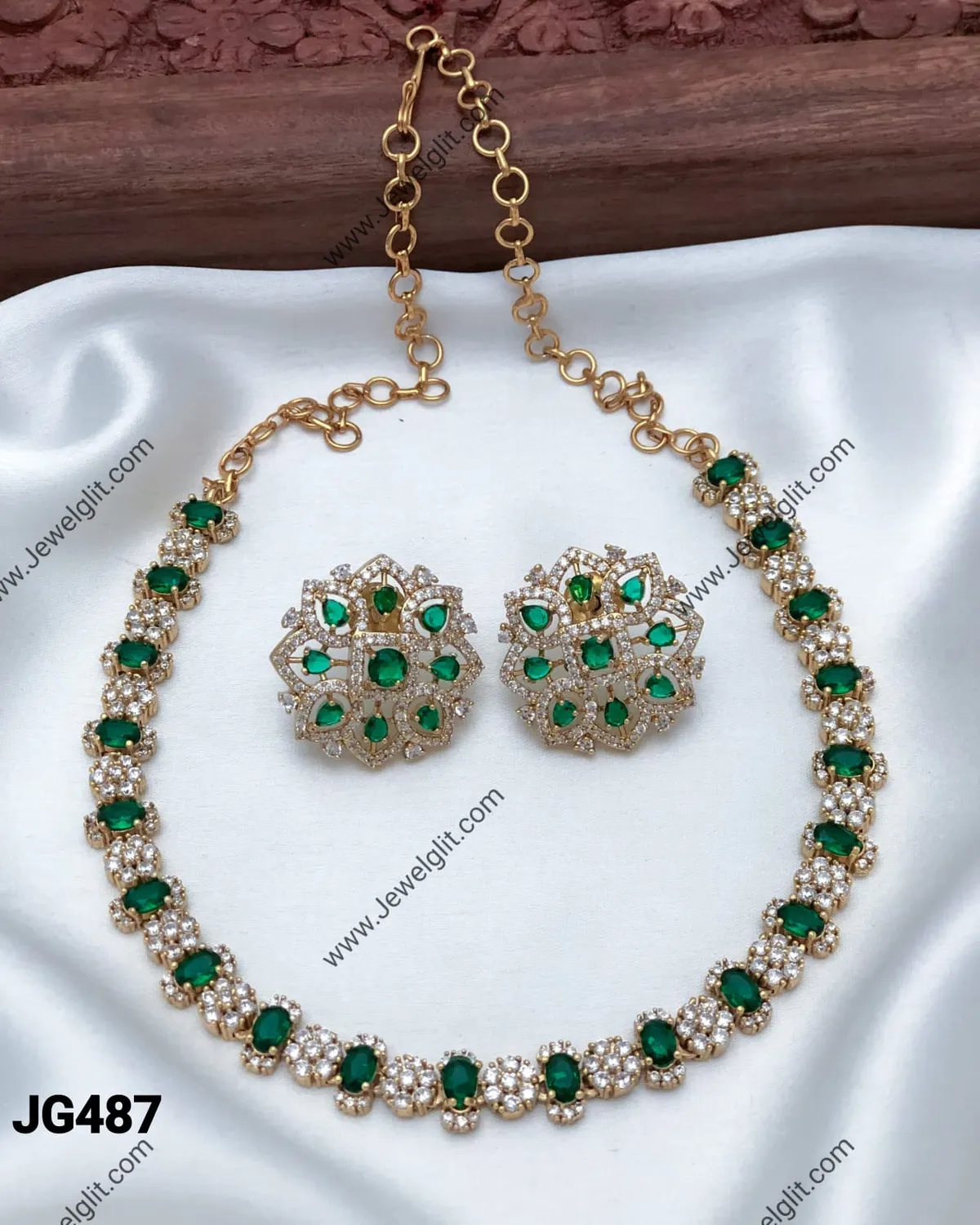 GLOWING COLOURFULL AD STONE NECKLACE AND EARRING