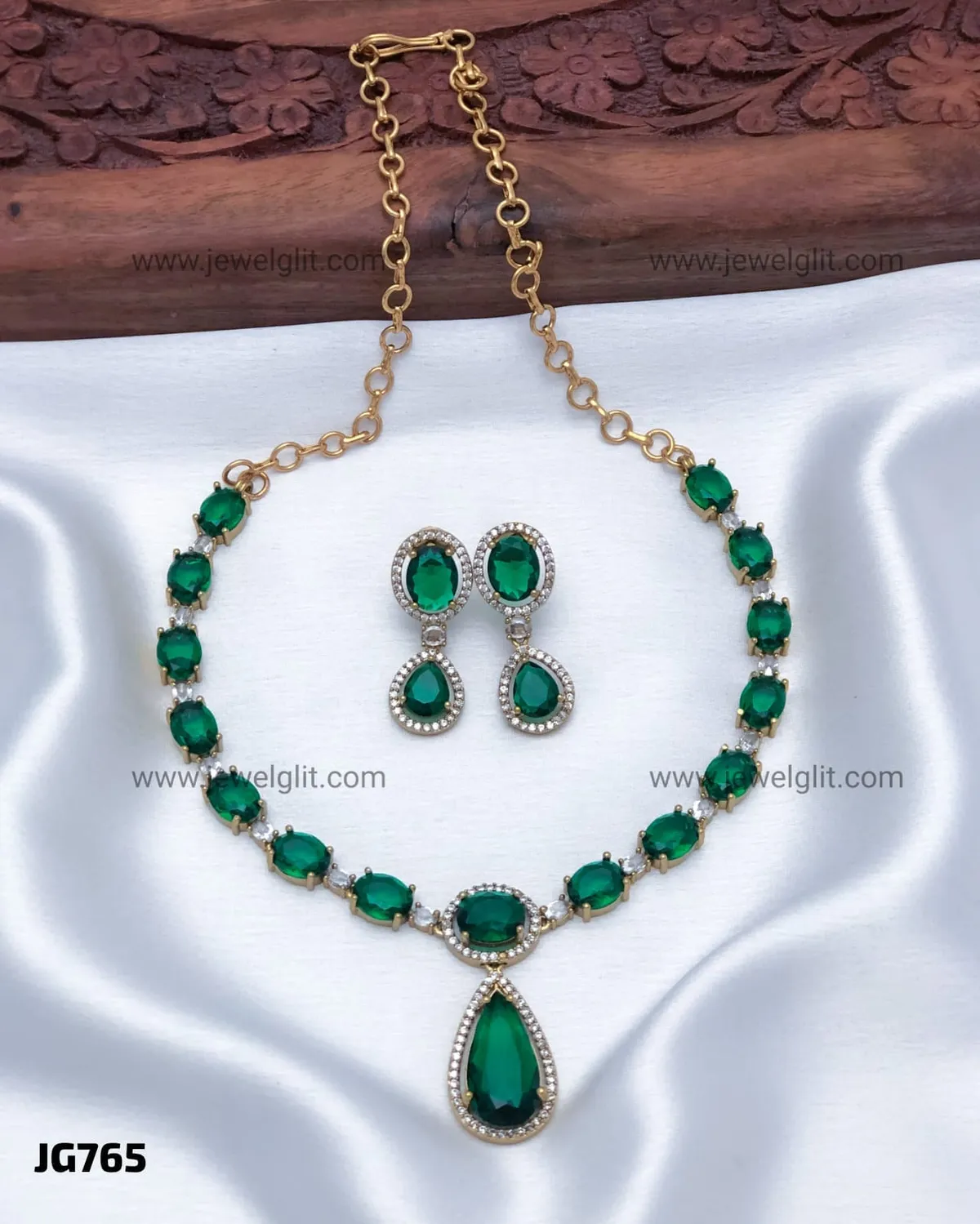 Luxury Emerald Teardrop Necklace & Earrings Set