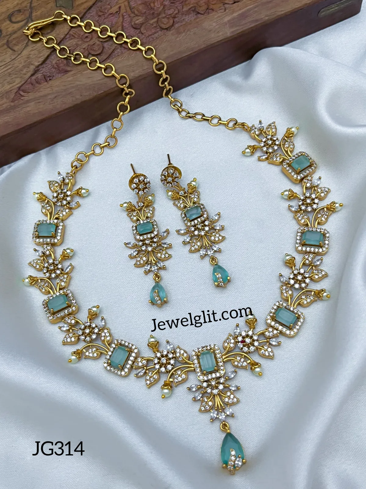 Sparkling AD Stone Necklace With Earring.