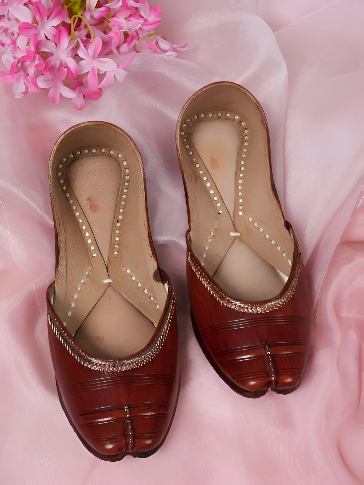 Brown Leather  Kanthi Jari Jutti For Women