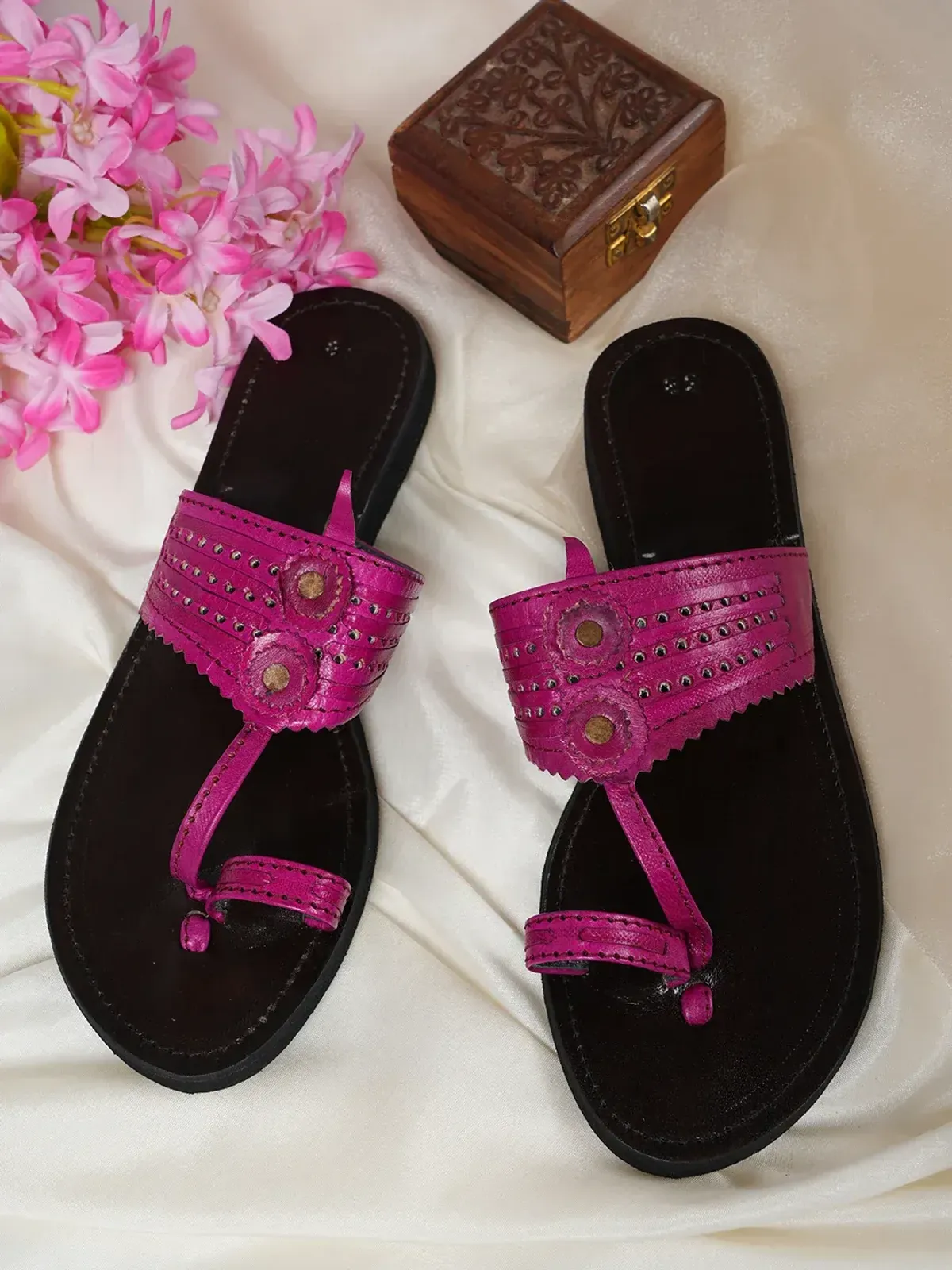 Urbanic Pink Kolhapuri – Brown Leather Sandals