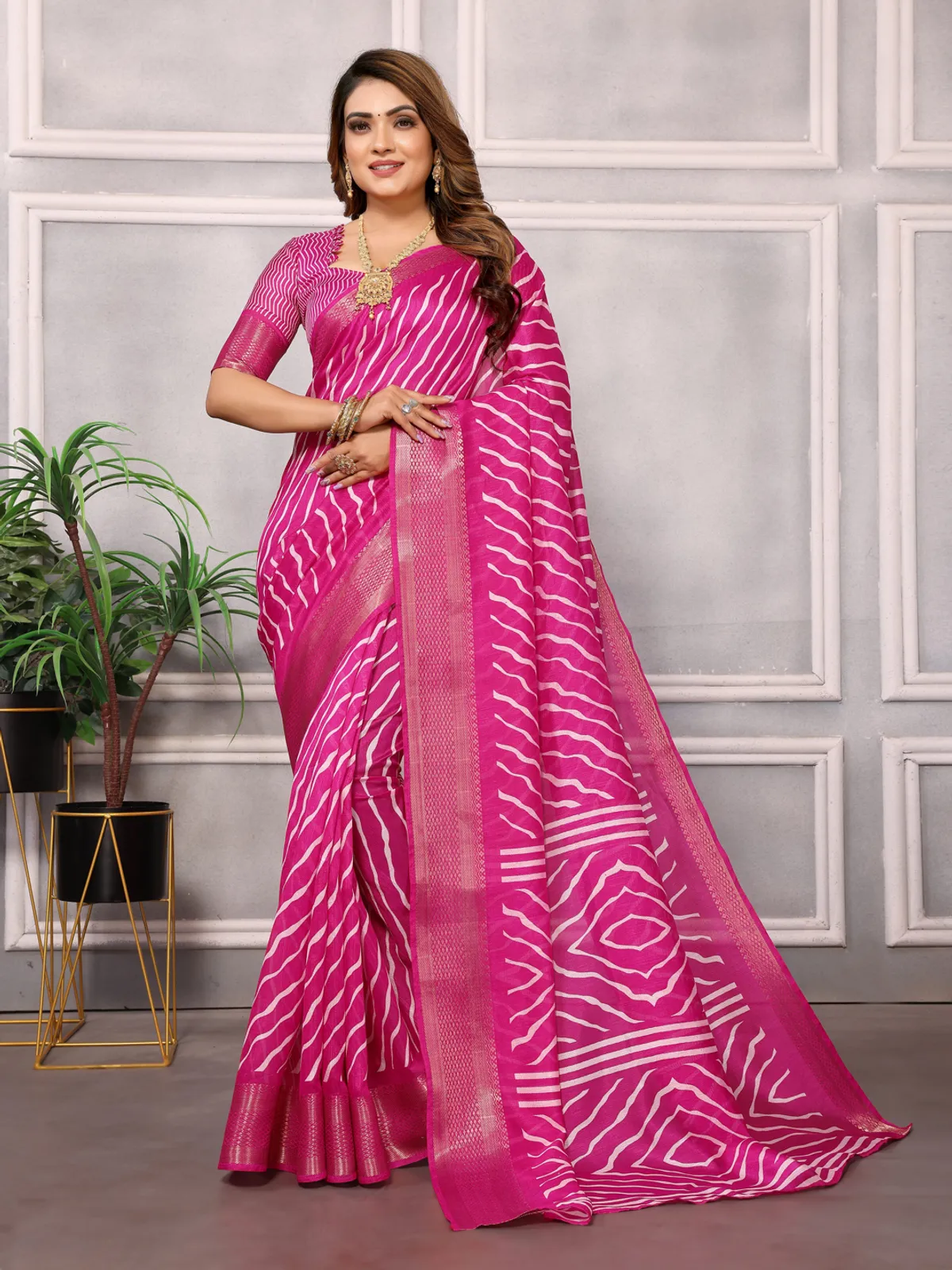 Trending Pink Design Printed Cotton Blend Saree For Women