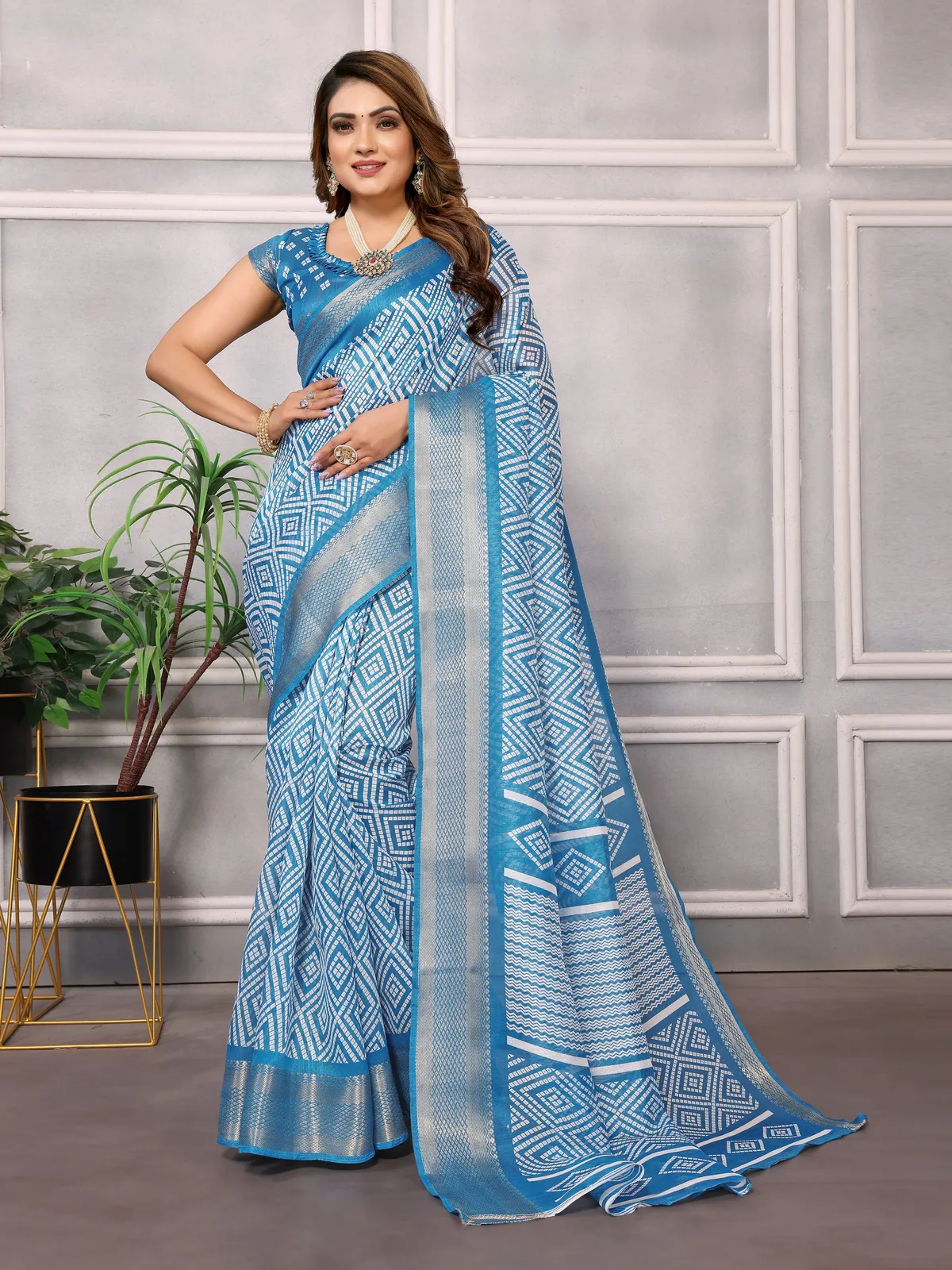 Trending Blue Design Bandhani Cotton Blend Saree For Women