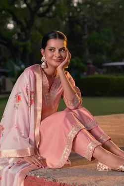 CATEGORY_KRUTA_SET_WITH_DUPATTA__Rare Thread