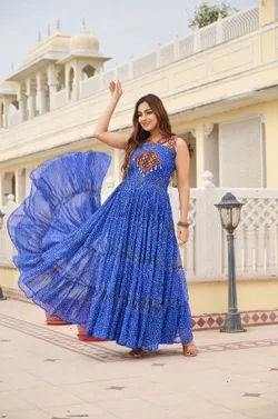 OUR_SPECIALTY_DRESS__Cruzar