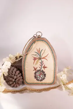 OUR_COLLECTIONS_HANDBAGS__UMNOVE