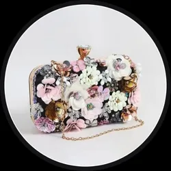 OUR_COLLECTIONS_SHOULDER_BAG__Status bags and gifts