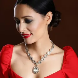 BRAND_CATEGORY_NECKPIECES__Zach