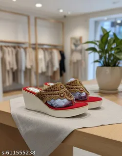 SHOP_BY_CATEGORY_JUTTI__Mmwalksy