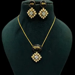 SHOP_BY_CATEGORY_PENDANTS__Varaji