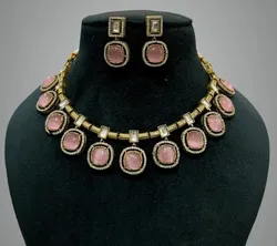 SHOP_BY_CATEGORY_NECKLACE__Varaji