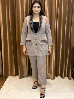 SHOP_BY_CATEGORY_BLAZERS__Currve Queen