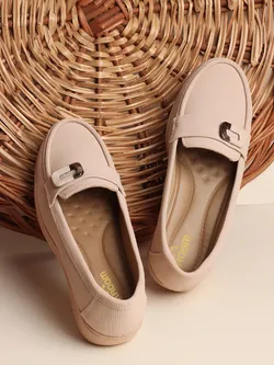 SHOP_BY_CATEGORY_SHOES__AROOM