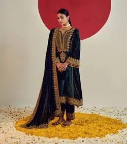 SHOP_BY_CATEGORY_KURTI_SUIT__Vestryia