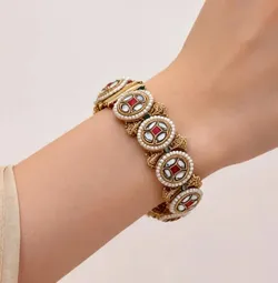 Adorn_Yourself_Wristwear__AMBELIS