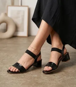 Step_Into_Style_Sandals__PARRY
