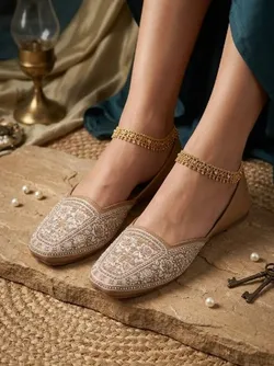 Step_Into_Style_Traditional_Juttis__PARRY