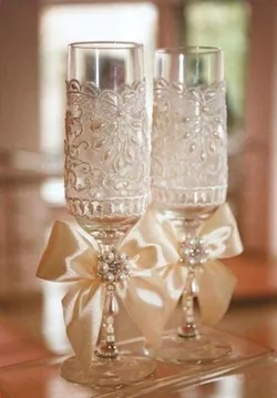 Elevate_Your_Space_Champagne_Glasses__KNOTIQUE THREADS