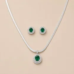 Adorn_And_Shine_Pendant_Set__GURULIVORA