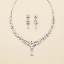 Adorn_And_Shine_Jewellery_Set__GURULIVORA