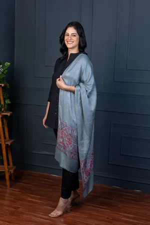 Zar e Kashmir SHAWLS STOLES Buy SHAWLS STOLES from zarekashmir online at best prices