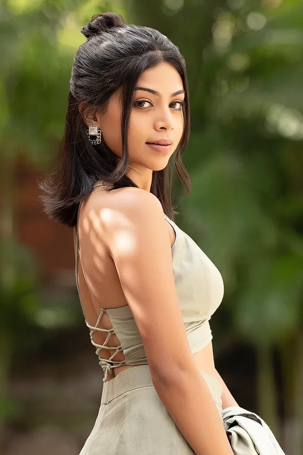 Olive_Green_Backless_Criss-Cross_Tie_Up_Crop_Top_For_Women
