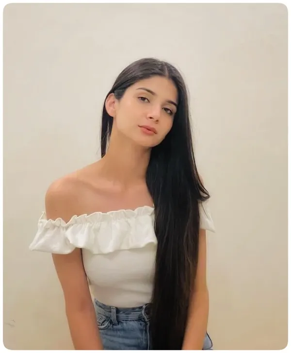 Gorgeous_Elegant_White_Top🤍✨
