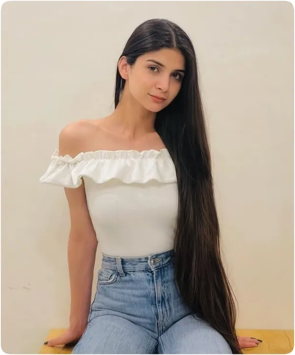Gorgeous_Elegant_White_Top🤍✨