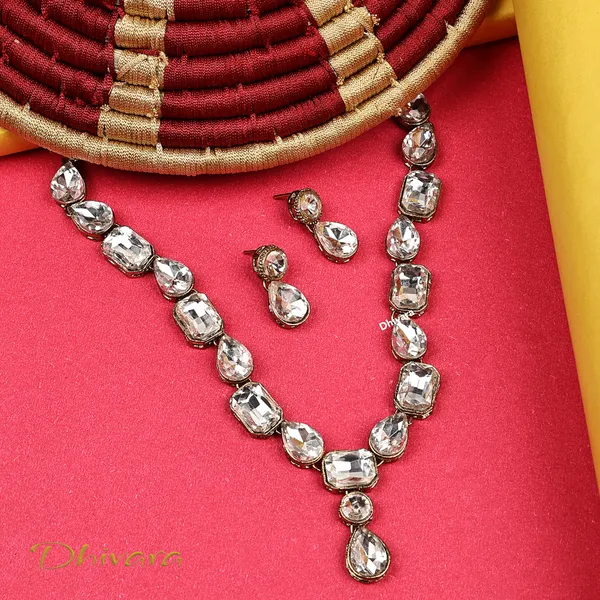 Kundan_And_Alloy_Jewellery_Set_For_Women