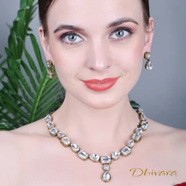 Kundan_And_Alloy_Jewellery_Set_For_Women