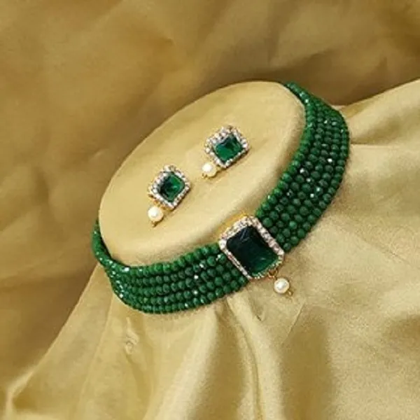 Fashionable_Crystal_Adchoker_With_Earring_For_Women_And_Girls.