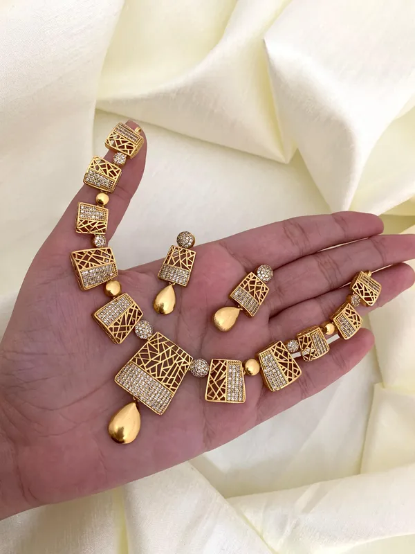 SUNHERIN_ANTIQUE_NECKLACE_SET