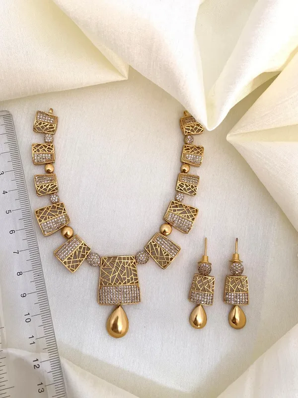SUNHERIN_ANTIQUE_NECKLACE_SET