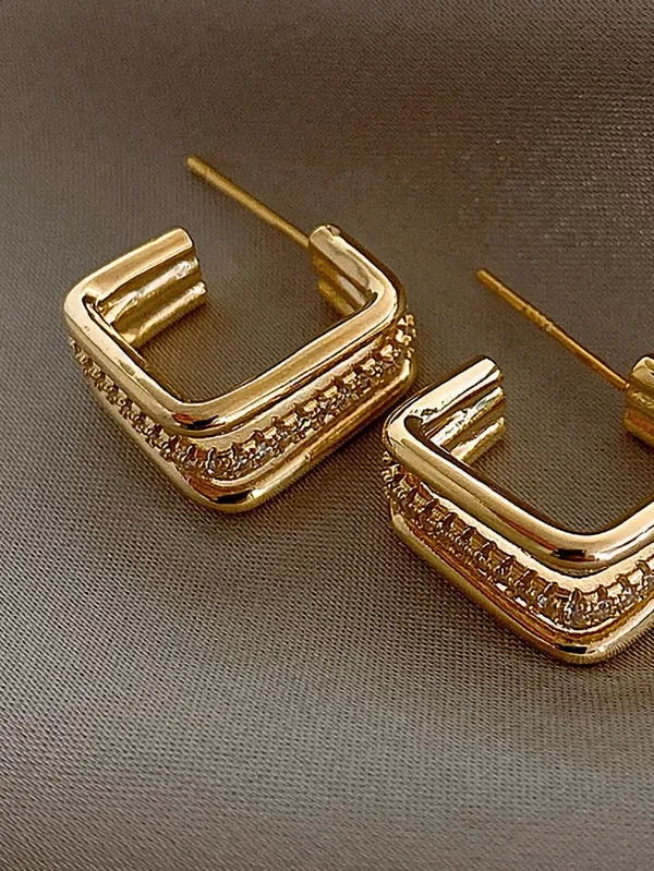 Gold_American_Diamond_Alloy_Trendy_Earring_For_Women
