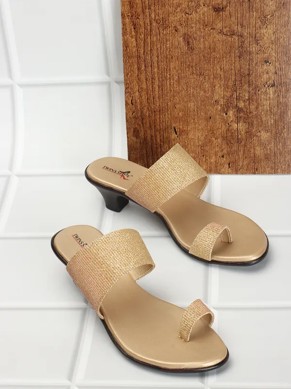 Casual_Thumb_Strap_Heels_(Gold)