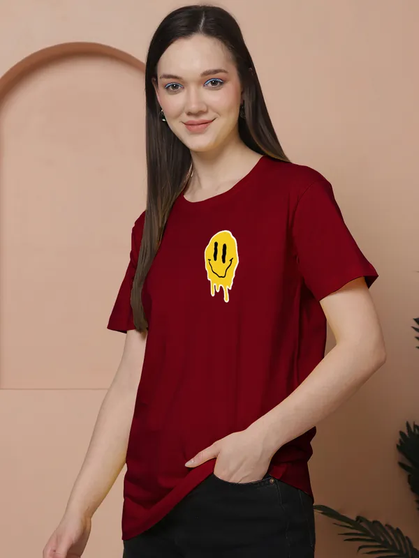 Women_Maroon_Do_What_Makes_You_Happy_Print_Oversized_Tshirt
