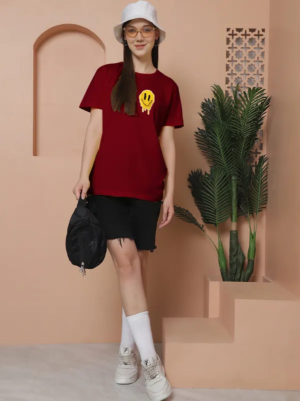 Women_Maroon_Do_What_Makes_You_Happy_Print_Oversized_Tshirt