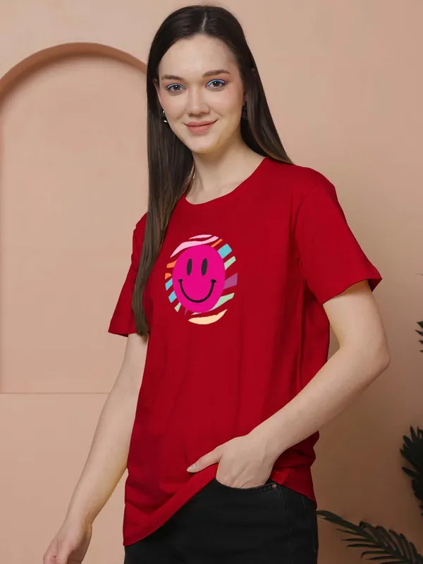 Women_Red_Smiley_Print_Oversized_Tshirt