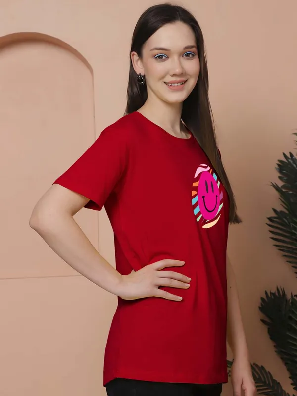 Women_Red_Smiley_Print_Oversized_Tshirt