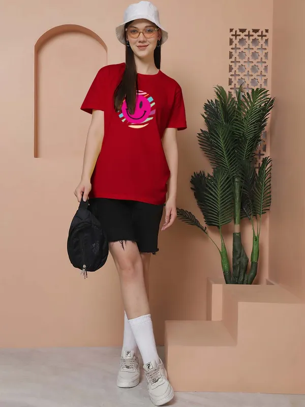 Women_Red_Smiley_Print_Oversized_Tshirt