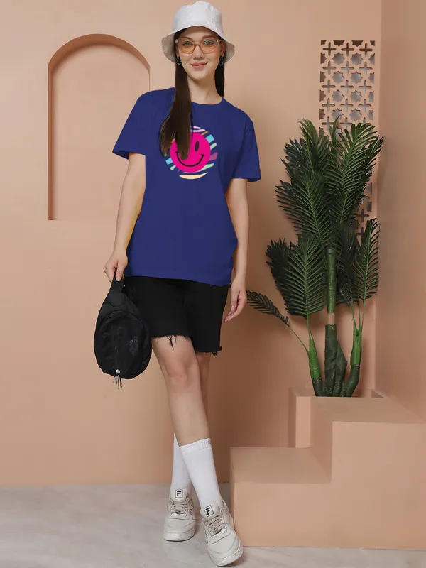 Women_Blue_Smiley_Print_Oversized_Tshirt