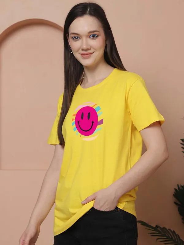 Women_Yellow_Smiley_Print_Oversized_Tshirt