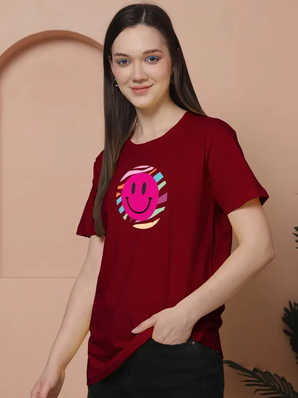 Women_Maroon_Smiley_Print_Oversized_Tshirt