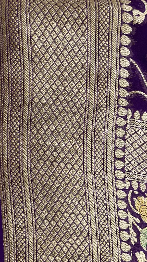 Humairah_Pure_Handwoven_Purple_Khaddi_Georgette_Hand_Brush_Floral_Zari_Jaal_Banarasi_Zari_Border_Saree_with_Purple_Blouse_piece