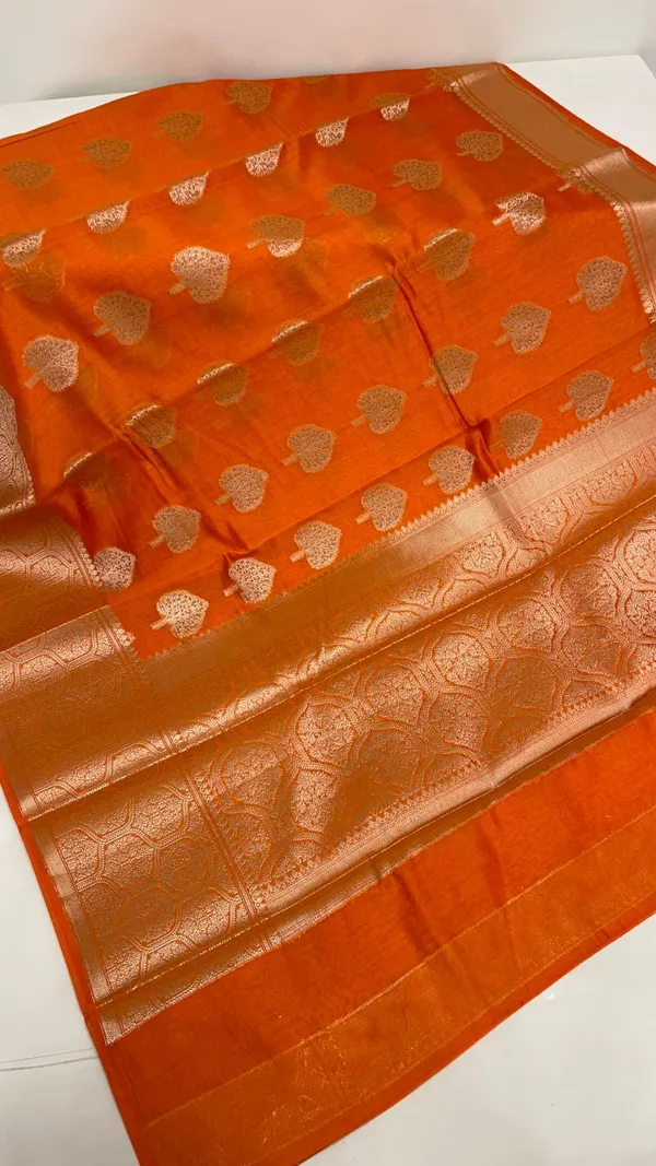 Humairah_Pure_Handloom_Orange_Cotton_Golden_Zari_Paan_Boota_with_Skirt_Floral_Zari_Border_and_Orange_Blouse