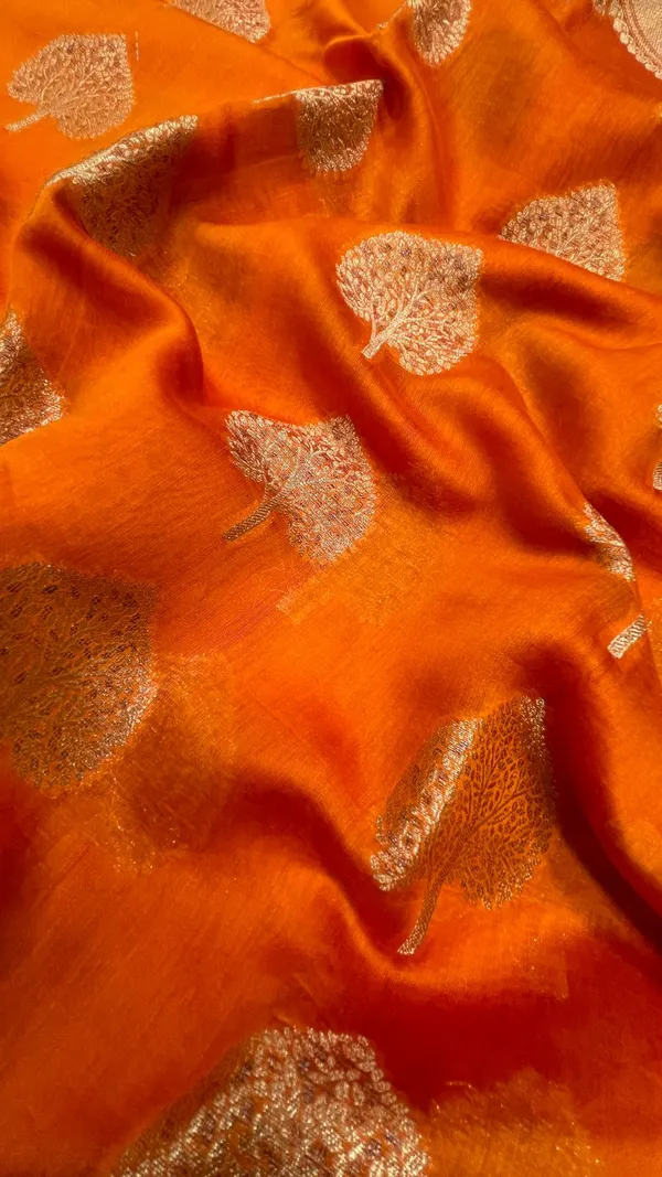 Humairah_Pure_Handloom_Orange_Cotton_Golden_Zari_Paan_Boota_with_Skirt_Floral_Zari_Border_and_Orange_Blouse