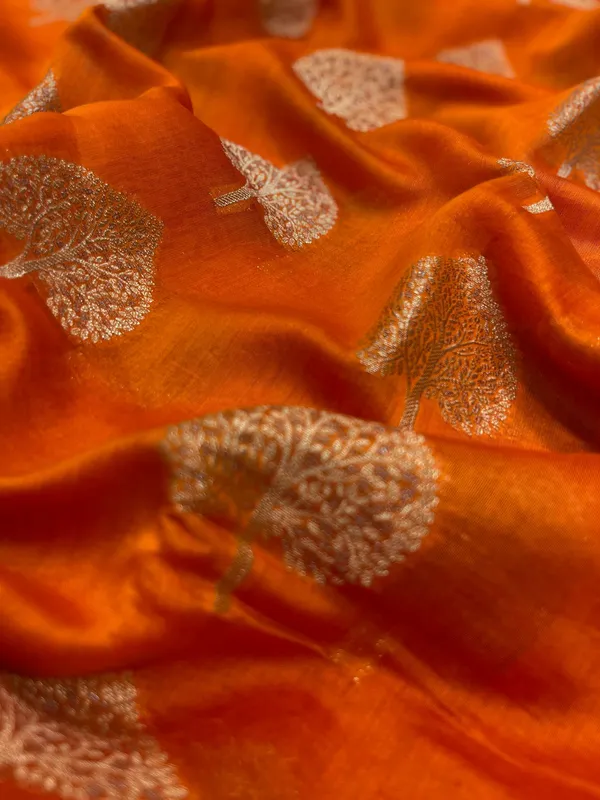 Humairah_Pure_Handloom_Orange_Cotton_Golden_Zari_Paan_Boota_with_Skirt_Floral_Zari_Border_and_Orange_Blouse