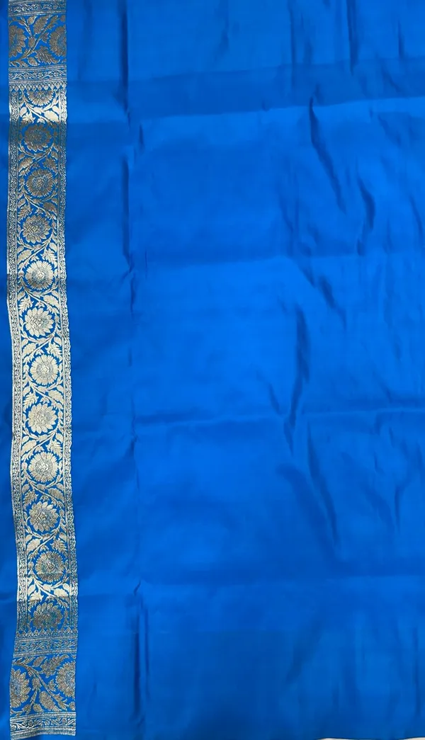 Humairah_Presents_Red_Satin_Silk_Silver_Zari_Booti_Mina_Jaal_Banarasi_saree_and_Contrast_Blue_Silver_Zari_Boota_Pallu_with_Blue_Blouse
